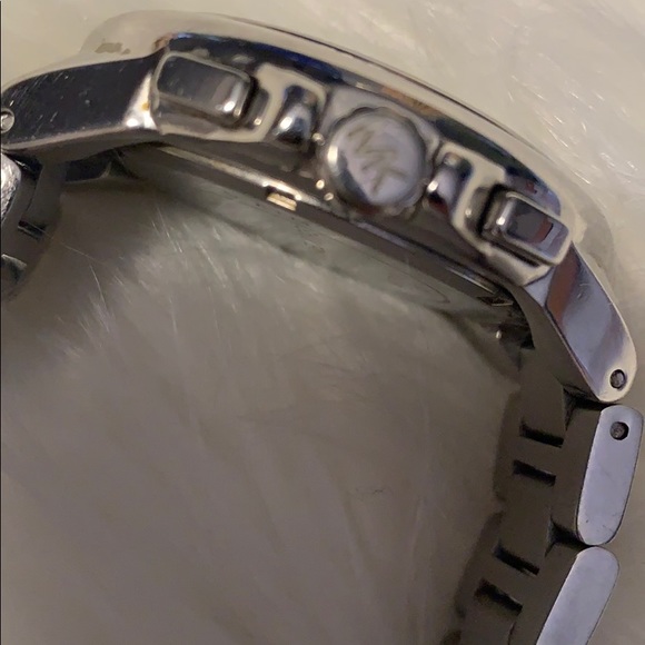 Michael Kors MK 5719 watch - Picture 5 of 6